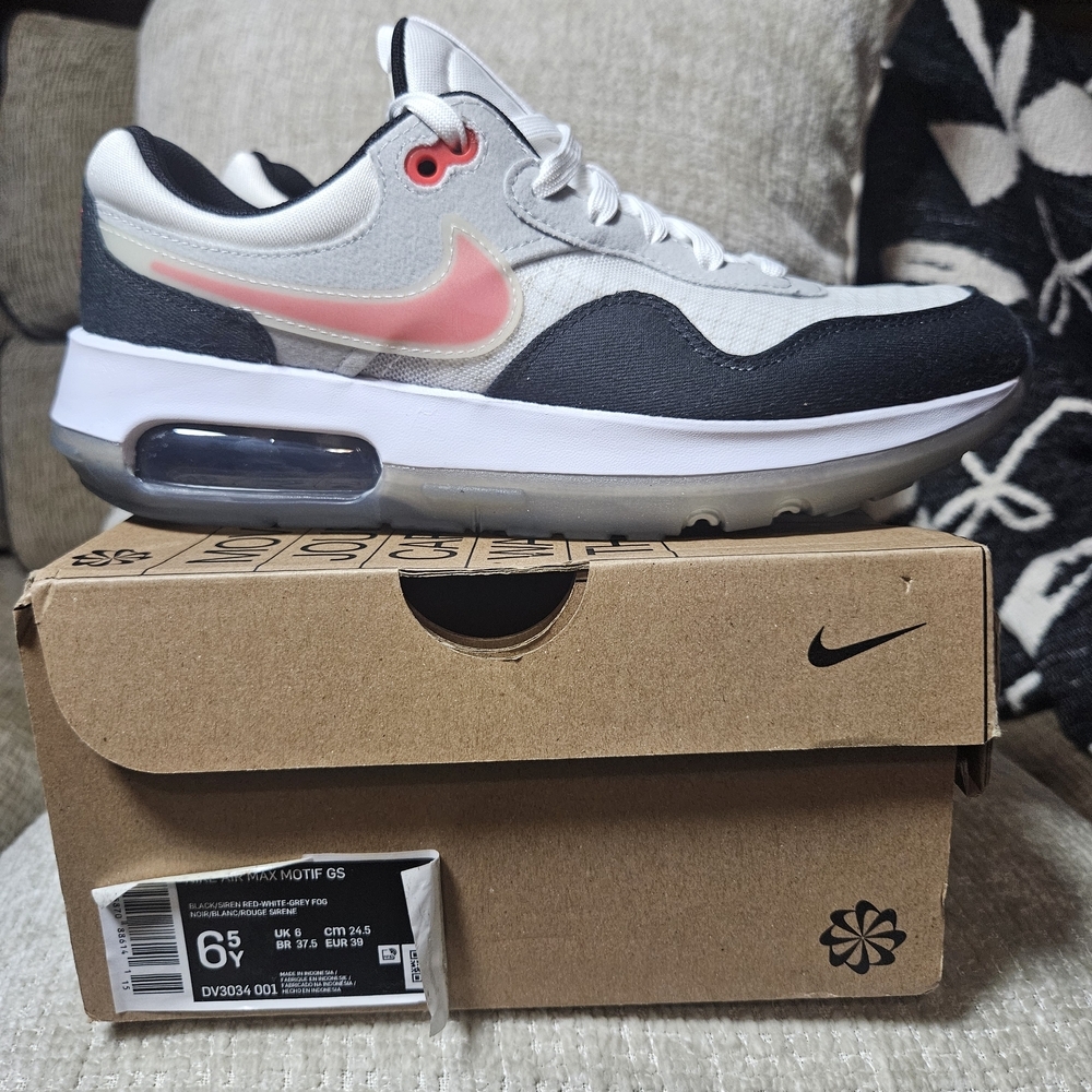 Nike Air Max with Black and Pink Accents - Picture 7 of 8